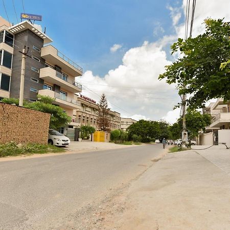 Hotel Luxury Collection Gurgaon Buitenkant foto