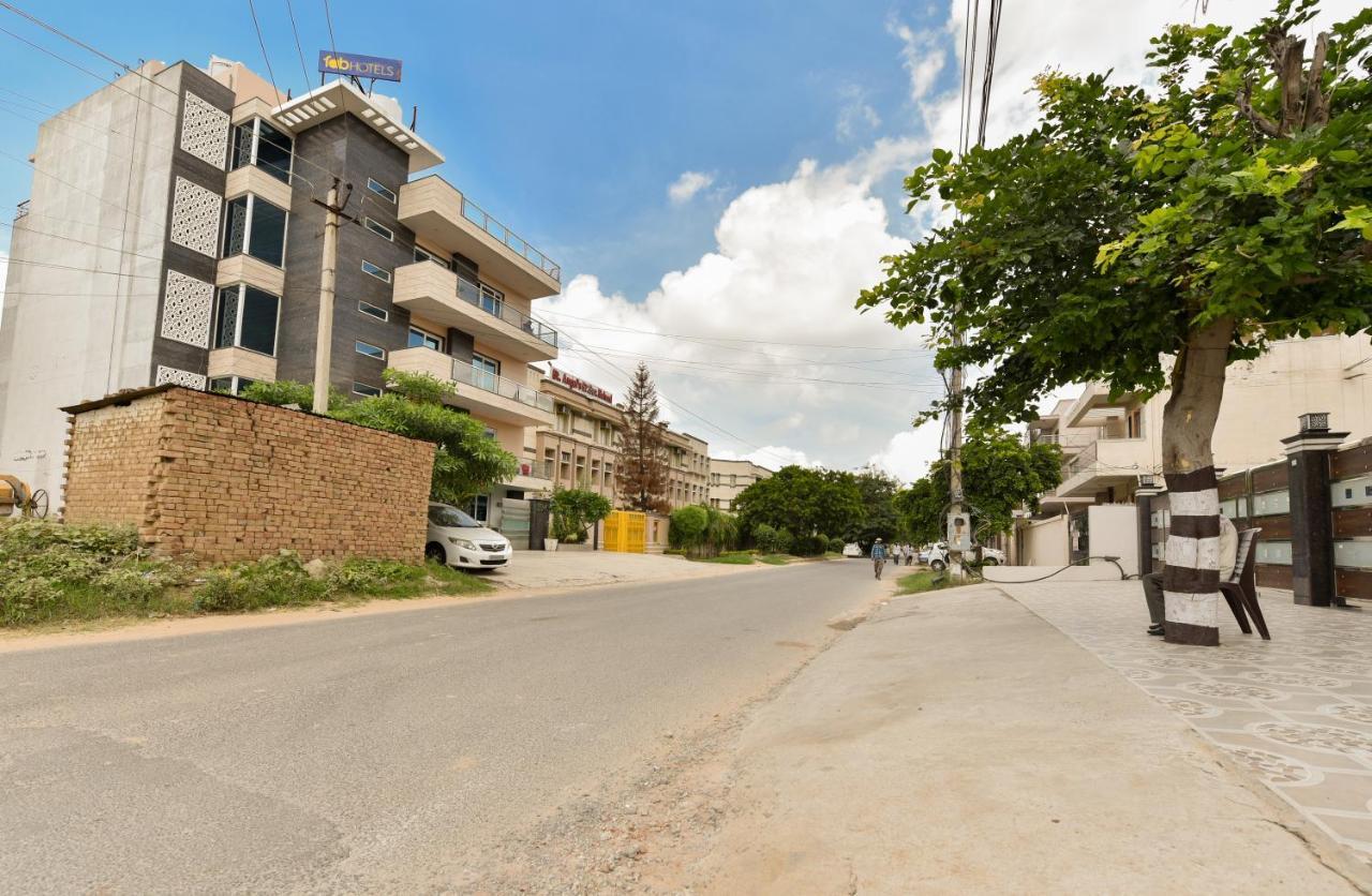 Hotel Luxury Collection Gurgaon Buitenkant foto